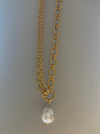 THE AMBER NECKLACE